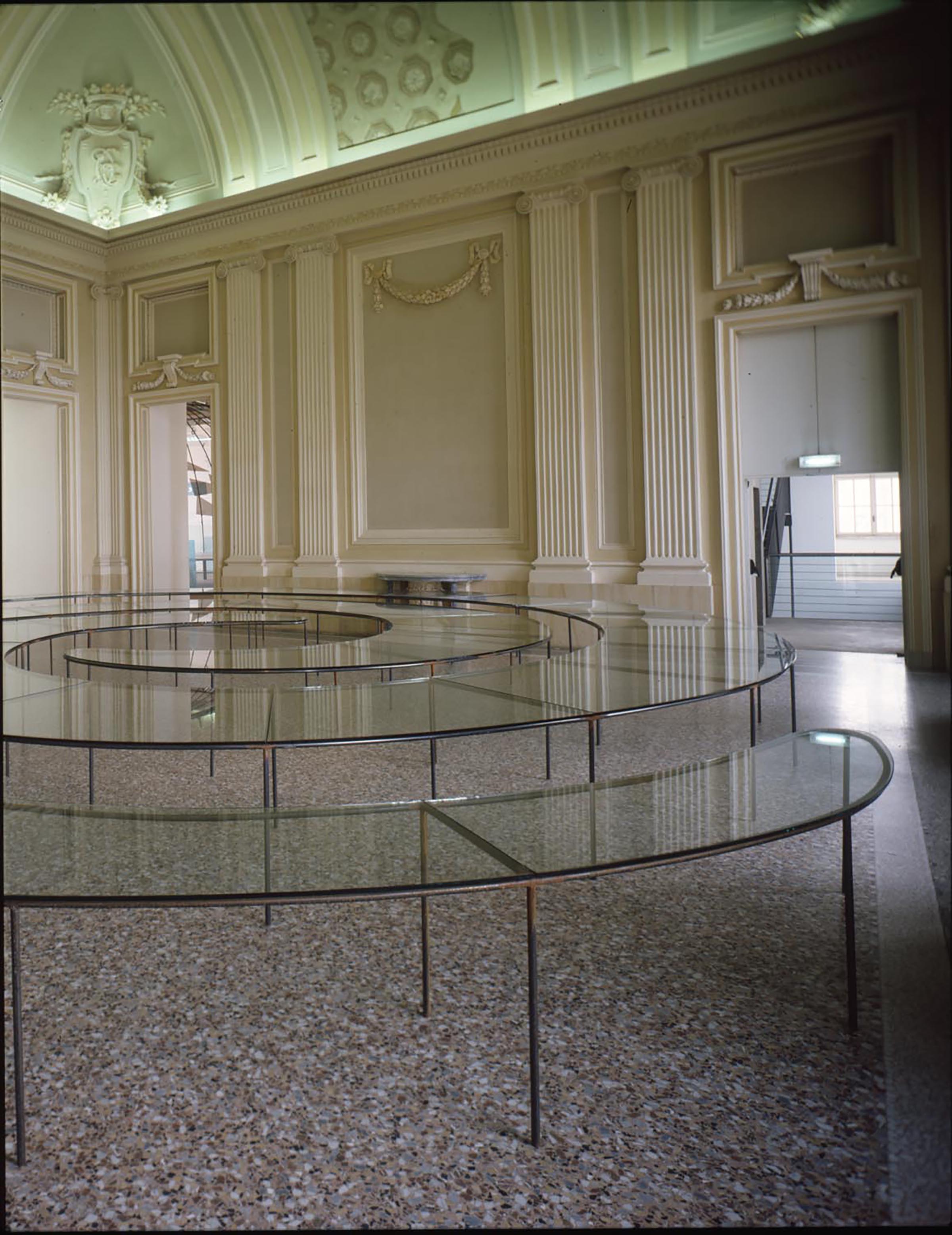 Mario Merz, Doppia spirale, 1990
